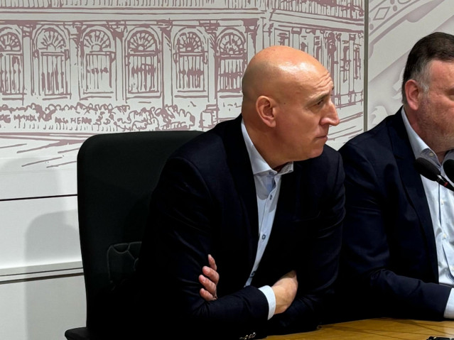 El alcalde de León este lunes en una rueda de prensa.