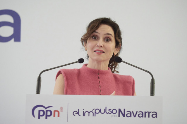 Archivo - La presidenta de la Comunidad de Madrid y del PP de Madrid, Isabel Díaz Ayuso, interviene durante un mitin junto al presidente del PP de Navarra, Javier García