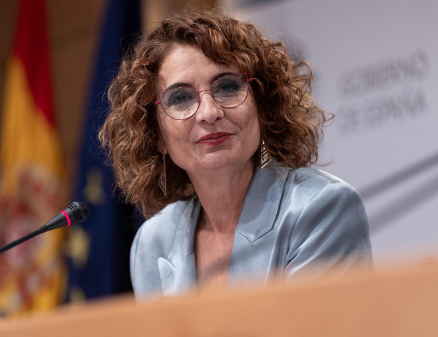 La vicepresidenta primera y ministra de Hacienda, María Jesús Montero, durante una rueda de prensa, en el Ministerio de Hacienda, a 24 de febrero de 2025, en Madrid (España).