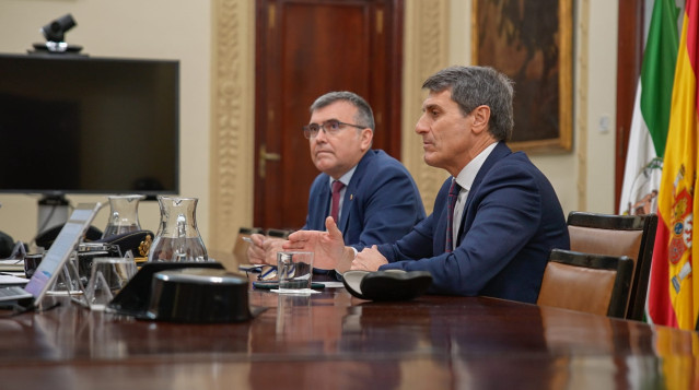 El delegado del Gobierno en Andalucía, Pedro Fernández, y el subdelegado del Gobierno en Granada, José Antonio Montilla, en una foto de archivo.