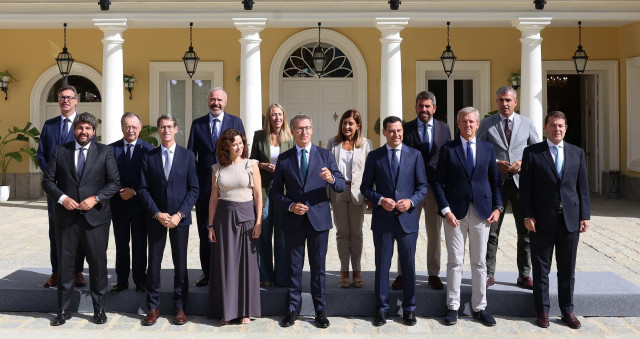 Archivo - Foto de familia del presidente del PP, Alberto Núñez Feijóo, con los 'barones' del PP, en el Palacio de los Duques de Pastrana, a 6 de septiembre de 2024, en Madrid (España).