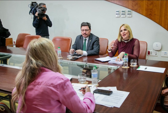 Los consejeros de Economía, Empleo y Transformación Digital, Guillermo Santamaría, y de Hacienda y Administración Pública de Extremadura, Elena Manzano, se reúnen con la consejera de Economía, Hacienda y Empleo de Madrid, Rocío Albert