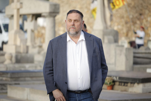 Archivo - El presidente de ERC, Oriol Junqueras, durante la ofrenda floral anual a la tumba del expresidente de la Generalitat Francesc Macià,  a 25 de diciembre de 2024, en Barcelona, Catalunya (España).