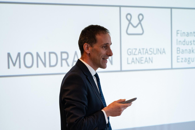 El presidente de Mondragon, Pello Rodríguez, durante un desayuno informativo, en Bat Tower, a 25 de febrero de 2025, en Bilbao