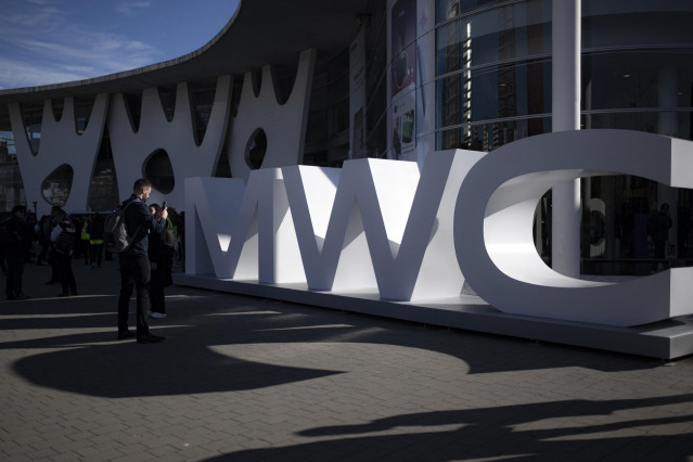 Archivo - Letras del MWC en el recinto Gran Via de Fira de Barcelona en L'Hospitalet de Llobregat, a 26 de febrero de 2024, en Barcelona, Catalunya (España).
