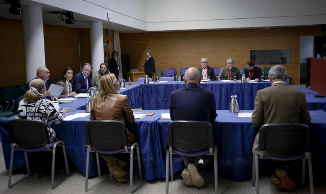 Reunión de la comisión mixta Consell-Corts para la reforma del sistema de financiación y valoración de la deuda histórica de la Comunitat Valenciana