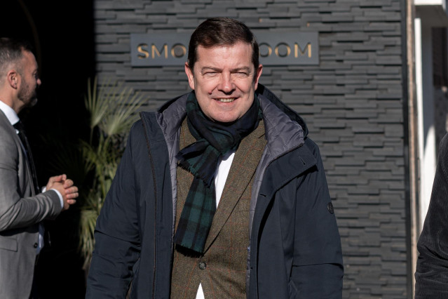 Archivo - El presidente de la Junta de Castilla y León, Alfonso Fernández Mañueco, a su llegada a una reunión del Comité Ejecutivo de su partido, en el hotel Hyatt Regency Hesperia Madrid, a 16 de diciembre de 2024, en Madrid (España).