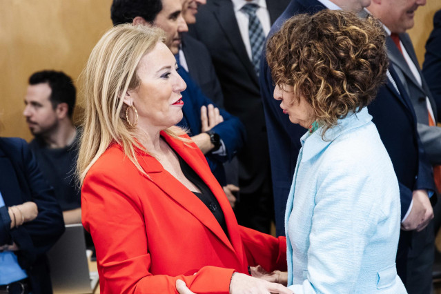 Archivo - La consejera de Economía, Hacienda y Fondos Europeos, Carolina España (i) y la vicepresidenta cuarta y ministra de Hacienda, María Jesús Montero (d), en una reunión del Consejo de Política Fiscal y Financiera (CPFF) en una imagen de archivo