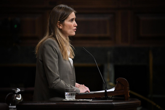 Archivo - La vicepresidenta tercera y ministra para la Transición Ecológica y el Reto Demográfico, Sara Aagesen, interviene durante una sesión plenaria en el Congreso de los Diputados, a 11 de diciembre de 2024, en Madrid (España).