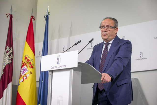 El consejero de Hacienda, Administraciones Públicas y Transformación Digital, Juan Alfonso Ruiz Molina, en rueda de prensa.