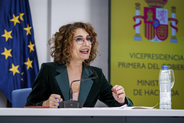 La vicepresidenta primera del Gobierno y ministra de Hacienda, María Jesús Montero, durante una rueda de prensa tras el Consejo de Política Fiscal y Financiera (CPFF), en la sede del Ministerio, a 26 de febrero de 2025, en Madrid (España). El Gobierno cen