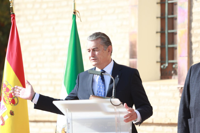 El consejero de la Presidencia, Interior, Diálogo Social y Simplificación Administrativa, Antonio Sanz, en la casa natal de Blas Infante.