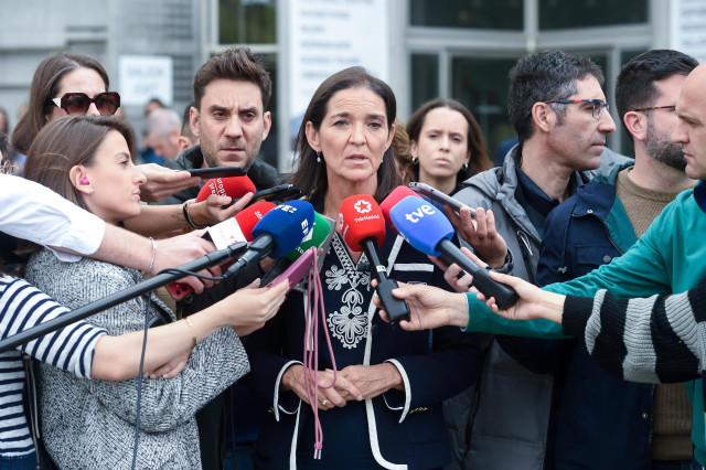 Archivo - La portavoz del Grupo Municipal Socialista de Madrid, Reyes Maroto, atiende a los medios de comunicación, a 30 de octubre de 2024, en Madrid (España).