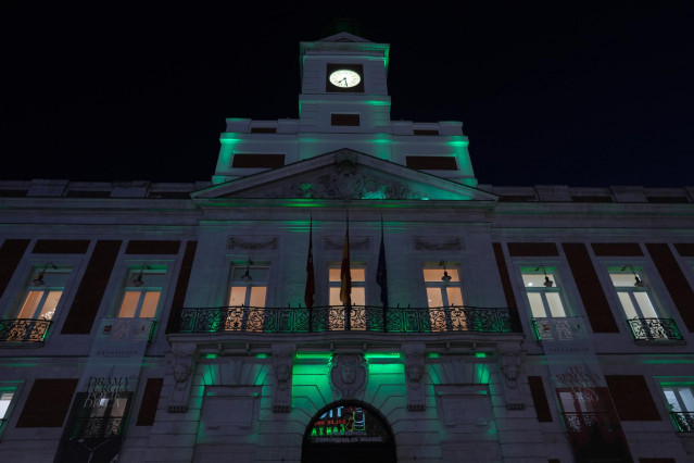 La Real Casa de Correos ilumina su fachada de color verde como muestra de apoyo al Día Mundial del Colangiocarcinoma