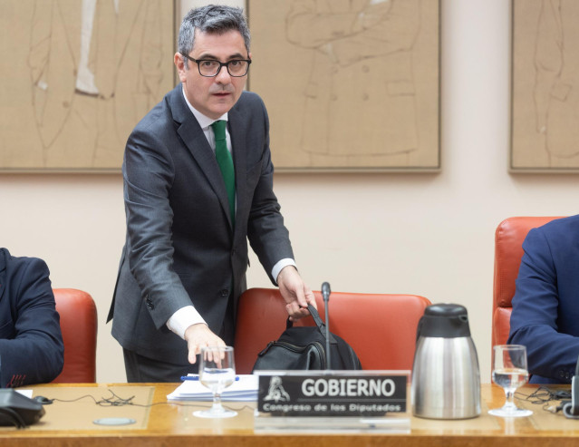 El ministro de la Presidencia, Justicia y Relaciones con las Cortes, Felix Bolaños, llega a la Comisión de Justicia, en el Congreso de los Diputados, a 27 de febrero de 2025, en Madrid (España).