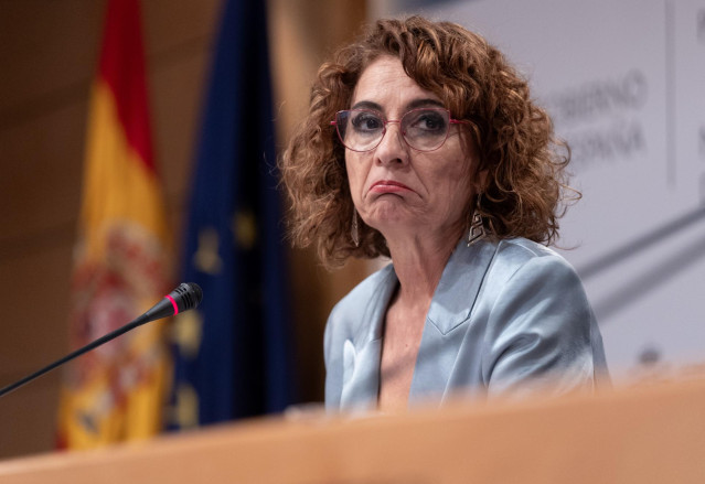 La vicepresidenta primera y ministra de Hacienda, María Jesús Montero, durante una rueda de prensa