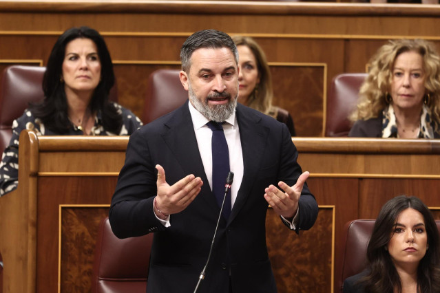 El presidente de VOX, Santiago Abascal, interviene durante una sesión de control, Congreso de los Diputados, a 12 de febrero de 2025, en Madrid (España).