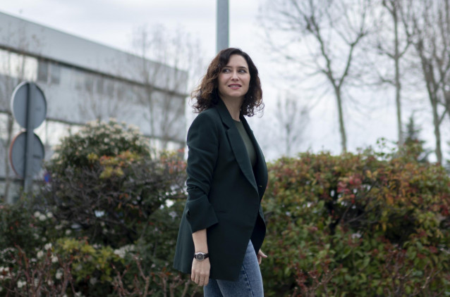La presidenta de la Comunidad de Madrid, Isabel Díaz Ayuso, llega a la presentación de la nueva Agencia Logística de la región, a 28 de febrero de 2025, en Coslada, Madrid (España).