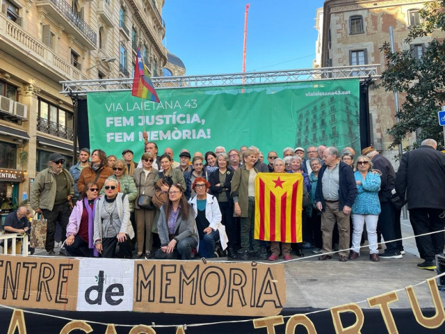 Archivo - Concentración de las  impulsoras de 'Via Laietana 43. Fem justícia, fem memòria' ante la Jefatura Superior de la Policía Nacional en la Via Laietana.