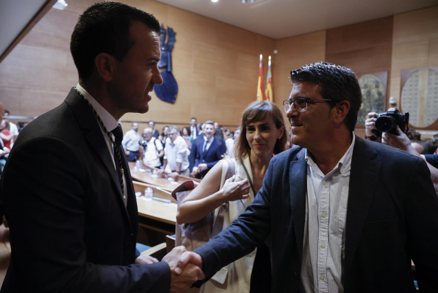 Archivo - Imagen de archivo del presidente de la Diputació, Vicent Mompó, y el líder de Ens Uneix, Jorge Rodríguez