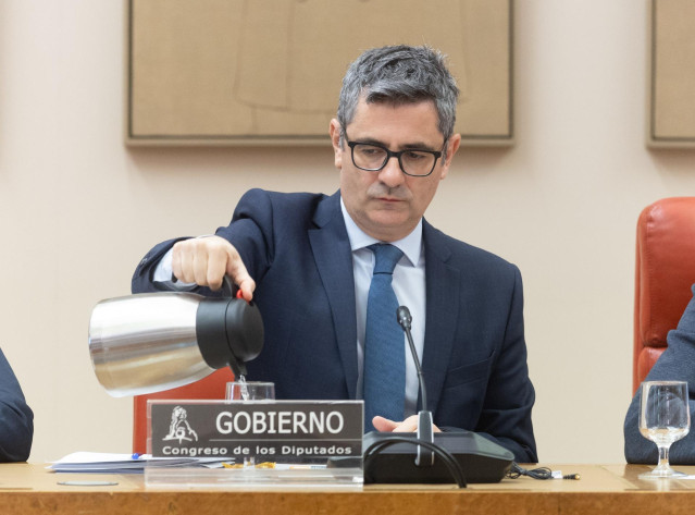 El ministro de la Presidencia Justicia, y Relaciones con las Cortes, Félix Bolaños, comparece en la Comisión Constitucional, en el Congreso de los Diputados, a 28 de febrero de 2025, en Madrid (España).