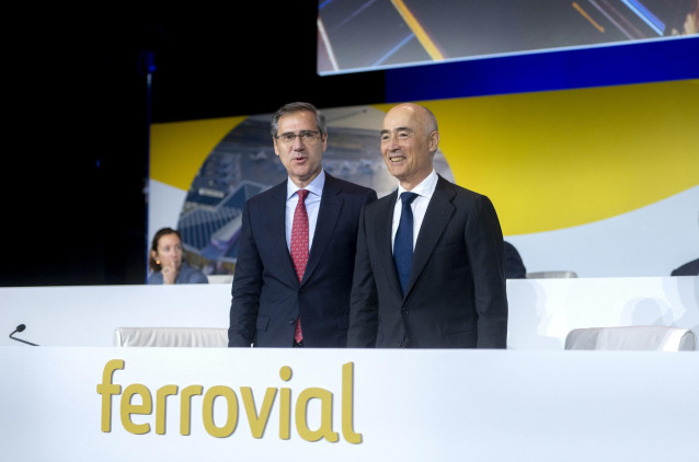 Archivo - El consejero delegado de Ferrovial, Ignacio Madridejos (i) y el presidente de Ferrovial, Rafael del Pino (d)