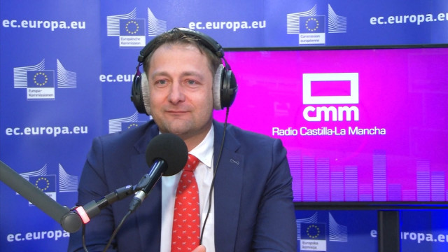 El comisario europeo de Agricultura y Desarrollo Rural, Christophe Hansen, en entrevista con Radio Castilla-La Mancha