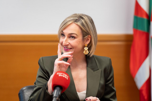 La portavoz del Gobierno Vasco, María Ubarretxena, durante una entrevista para Europa Press, a 28 de febrero de 2025, en Vitoria-Gasteiz, Álava