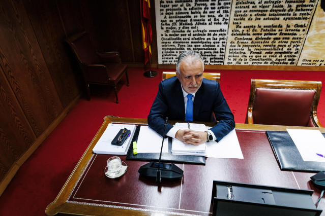 Archivo - El ministro de Política Territorial y Memoria Democrática, Ángel Víctor Torres, comparece en la comisión de investigación por el ‘caso Koldo’, en el Senado, a 28 de noviembre de 2024, en Madrid (España).