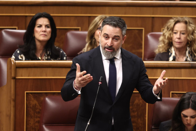 El presidente de VOX, Santiago Abascal, interviene durante una sesión de control, Congreso de los Diputados, a 12 de febrero de 2025, en Madrid (España).