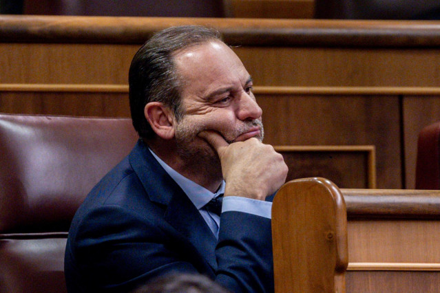 El diputado del Grupo Mixto, José Luis Ábalos, durante un pleno en la Cámara Baja, a 11 de febrero de 2025, en Madrid (España).