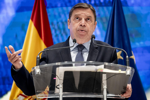 Archivo - El ministro de Agricultura, Pesca y Alimentación, Luis Planas,
