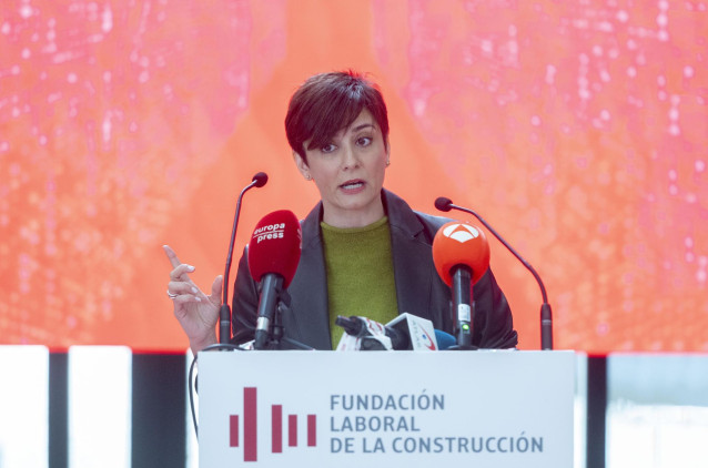 La ministra de Vivienda y Agenda Urbana, Isabel Rodríguez, interviene durante su visita a la sede y el centro de formación de la Fundación Laboral de la Construcción, a 3 de marzo de 2025, en Madrid (España). Esta Fundación trata de lograr que la prevenci