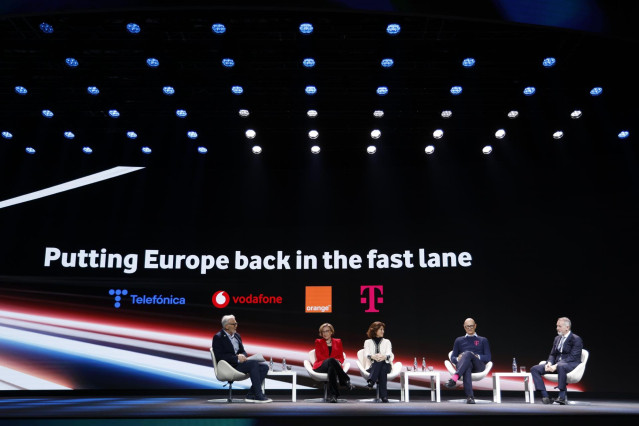 Archivo - Los principales dirigentes de las operadoras de telecomunicación Telefónica, Vodafone, Orange y Deutsche Telekom en el Mobile World Congress (MWC), a 3 de marzo de 2025 en L'Hospitalet de Llobregat.