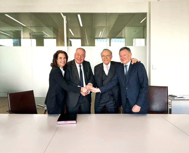 Estelle Brachlianoff, CEO de Veolia, Antoine Frérot, presidente de Veolia, Isidro Fainé, presidente de CriteriaCaixa y Ángel Simón, consejero delegado de CriteriaCaixa
