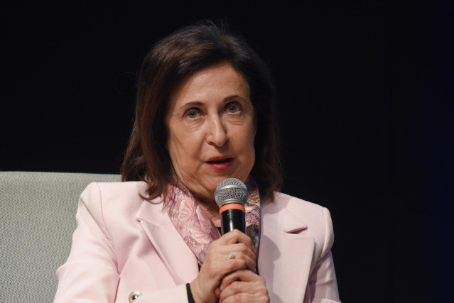 La ministra de Defensa, Margarita Robles, durante la conferencia 'Reto construir la Paz en Ucrania', en el Museo de la Ciencia CosmoCaixa, a 27 de febrero de 2025, en Barcelona, Catalunya (España).