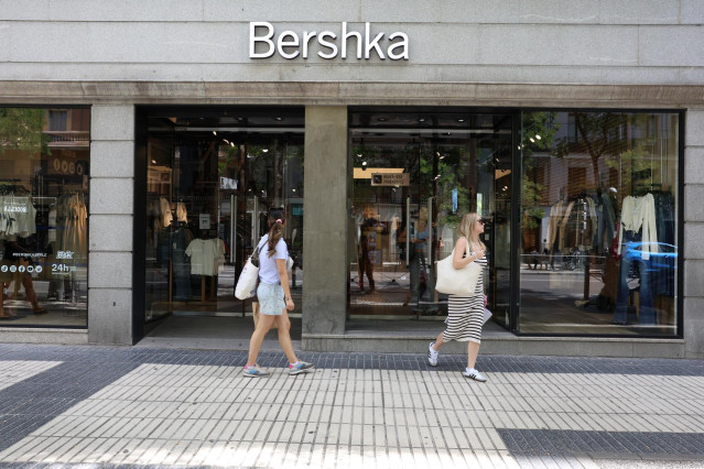 Archivo - Fachada de una tienda de Bershka, a 11 de septiembre de 2024, en Madrid (España). Inditex registró un beneficio neto de 2.768 millones de euros durante el primer semestre de su ejercicio fiscal 2024-2025 (entre el 1 de febrero y el 31 de julio),