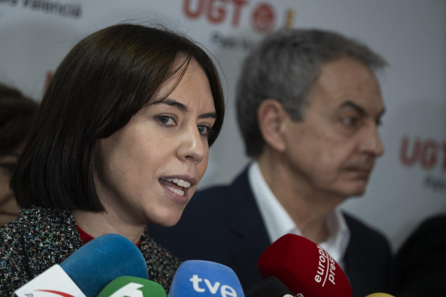 La secretaria general del PSPV-PSOE, Diana Morant, atiende a los medios a su llegada a la entrega de las menciones de honor María Cambrils de UGT