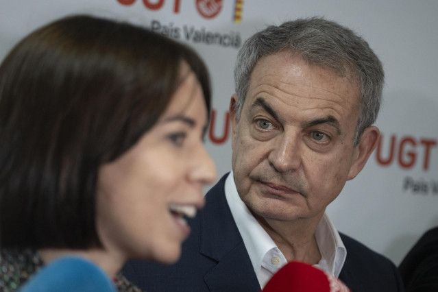 La secretaria general del PSPV-PSOE, Diana Morant, y el expresidente del Gobierno José Luis Rodríguez Zapatero atienden a los medios a su llegada a la entrega de las menciones de honor María Cambrils de UGT