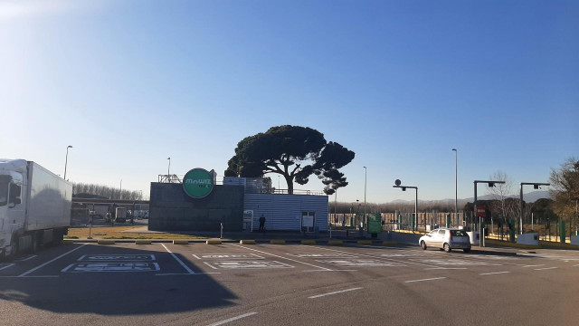 Dos parkings españoles para camiones obtienen premios europeos por su seguridad y sostenibilidad.