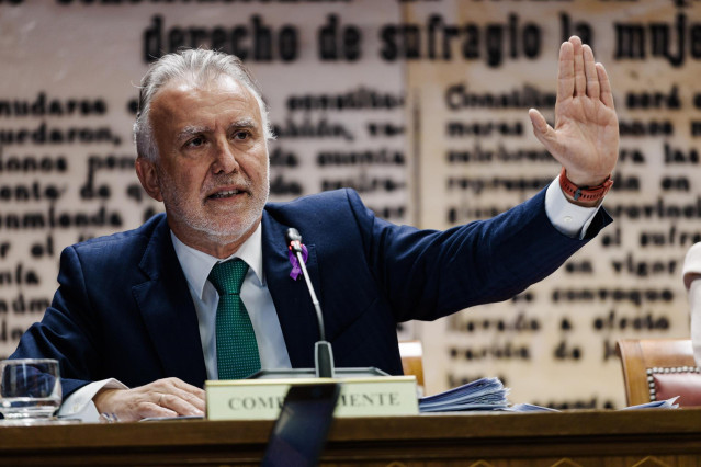 El Ministro de Política Territorial y Memoria Democrática, Ángel Víctor Torres, durante su comparecencia en la comisión por el ‘caso Koldo’, en el Senado, a 6 de marzo de 2025, en Madrid (España). La Comisión de Investigación trata sobre los contratos, li