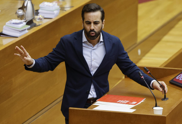 El síndic del PSPV en Les Corts, José Muñoz Lladró, durante una sesión de control