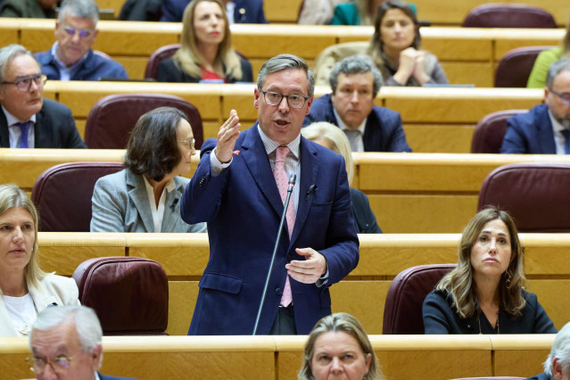 Archivo - El senador del PP, Alfonso Serrano, interviene en el Senado, a 12 de noviembre de 2024, en Madrid (España). El Gobierno se enfrenta a una nueva sesión de control en el Senado