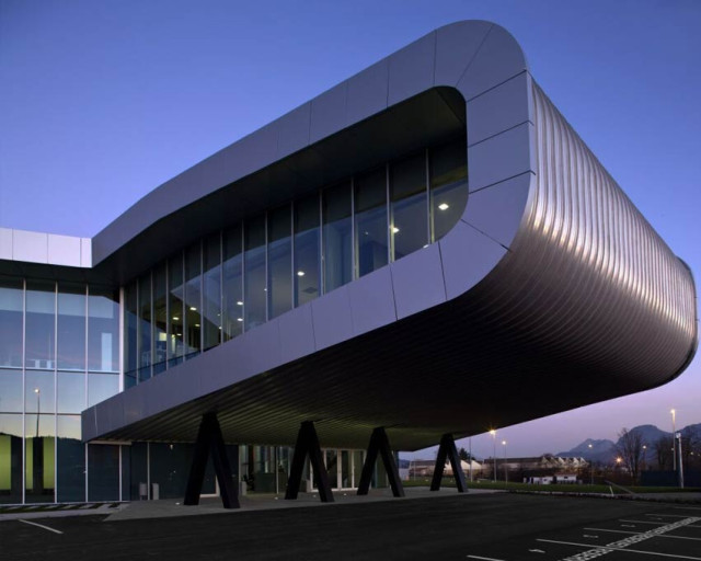 AIC-Automotive Intelligence Center lanza su máster experto en automoción.