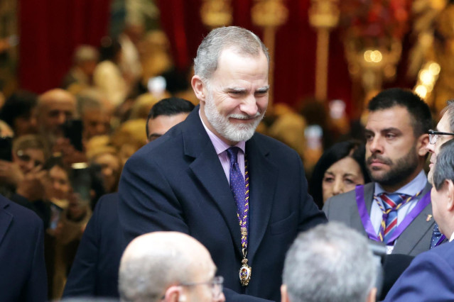 El rey Felipe VI sale del Besapiés de la imagen del Cristo de Medinaceli, en la Basílica de Jesús de Medinaceli, a 7 de marzo de 2025, en Madrid (España).