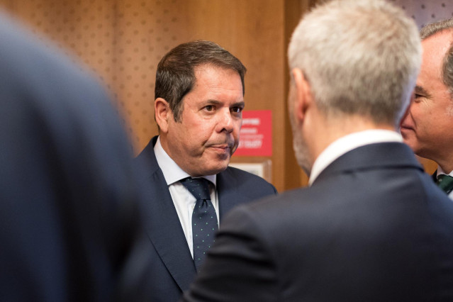 Archivo - El presidente de Cepyme, Gerardo Cuerva (c), conversa durante la jornada 'La productividad de la pyme', en la Fundación Mapfre, a 25 de junio de 2024, en Madrid (España). Organizado por Cepyme, el encuentro ha analizado la situación del diálogo