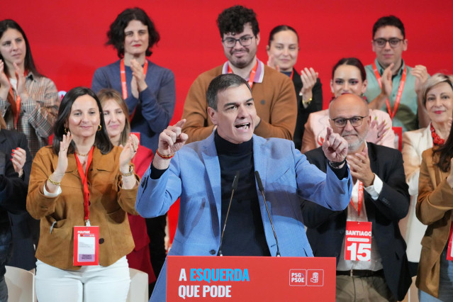 El secretario general del PSOE y presidente del Gobierno, Pedro Sánchez, interviene durante la clausura del 15 Congreso Regional del PSdeG, en la Cidade da Cultura, a 9 de marzo de 2025, en Santiago de Compostela, A Coruña, Galicia (España).