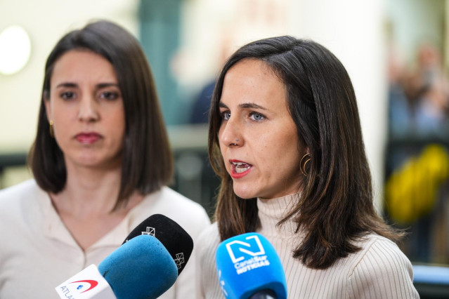 La secretaria general de Podemos, Ione Belarra, durante un acto público en el Centro Cívico Cerro del Aguila, a 7 de marzo de 2025 en Sevilla (Andalucía, España).