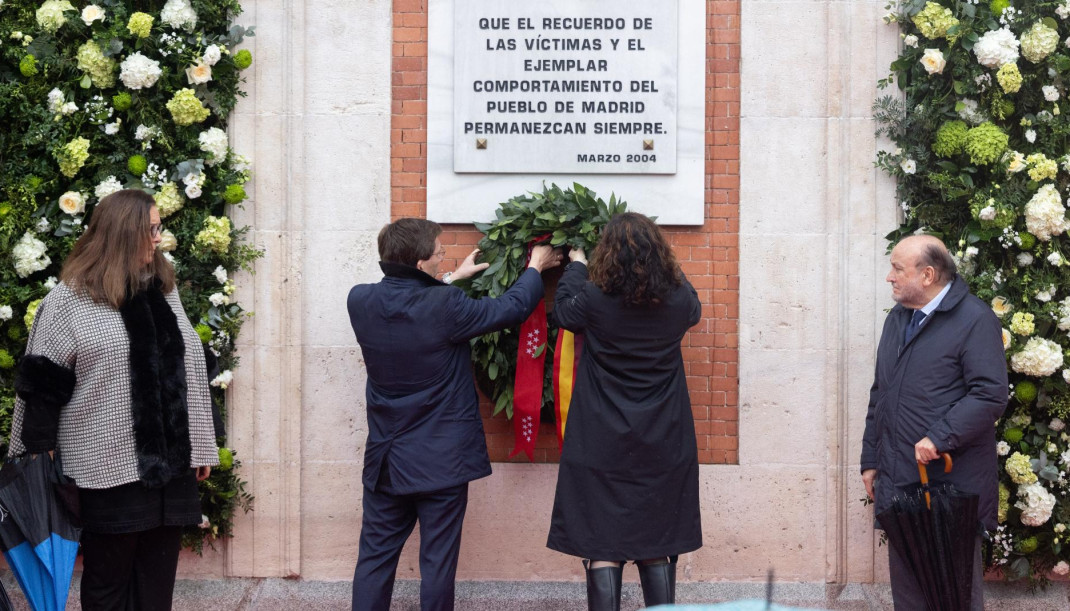 La presidenta de la Comunidad de Madrid, Isabel Díaz Ayuso, y el alcalde de Madrid, José Luis Martínez-Almeida, participan en un acto solemne en recuerdo a las víctimas de los atentados del 11 de