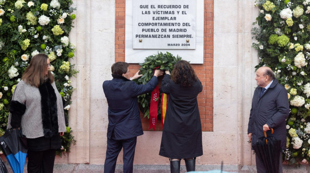 La presidenta de la Comunidad de Madrid, Isabel Díaz Ayuso, y el alcalde de Madrid, José Luis Martínez-Almeida, participan en un acto solemne en recuerdo a las víctimas de los atentados del 11 de marzo de 2004 en Madrid
